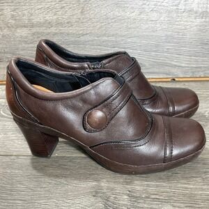 Clarks Booties Womens 8.5 Brown Leather Artisan Stacked Heel Zipper Comfort Work